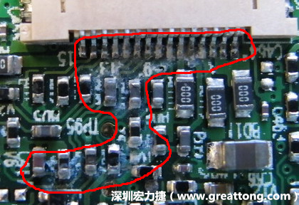 電路板疑似腐蝕氧化，懷疑電流異常過熱造成