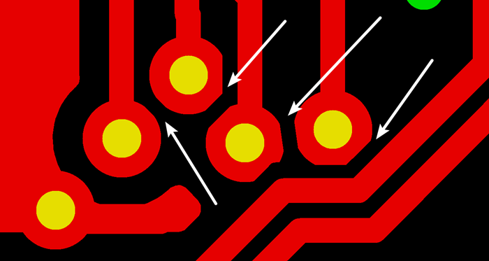 多層板中過孔會在每層線路上都有孔環，且每個層孔環周圍環境有夾線也有不夾線，環境各不一